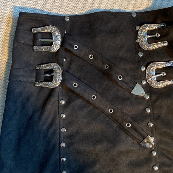 NWOT Forever 21 Studded Black Mini Skirt with Adjustable Belts - Picture 7 of 8